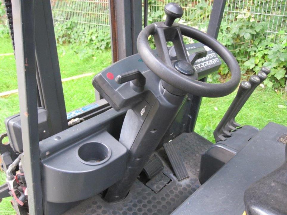 Gepflegte Flurförderfahrzeuge-6